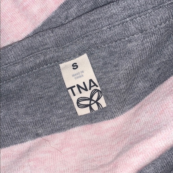 Aritzia TNA Sweater/Longsleeve - Picture 2 of 4